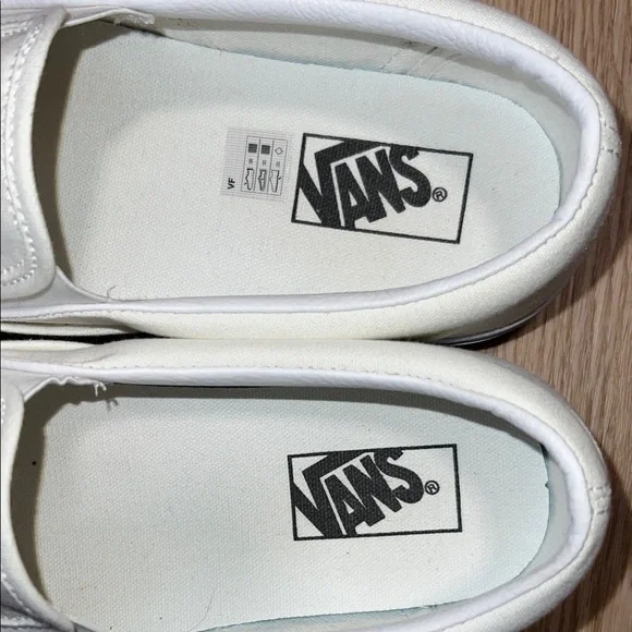 Vans Classic White Slip-On Shoes (Unisex) US Men’s 10.5 / US Women’s 12 - Picture 2 of 16